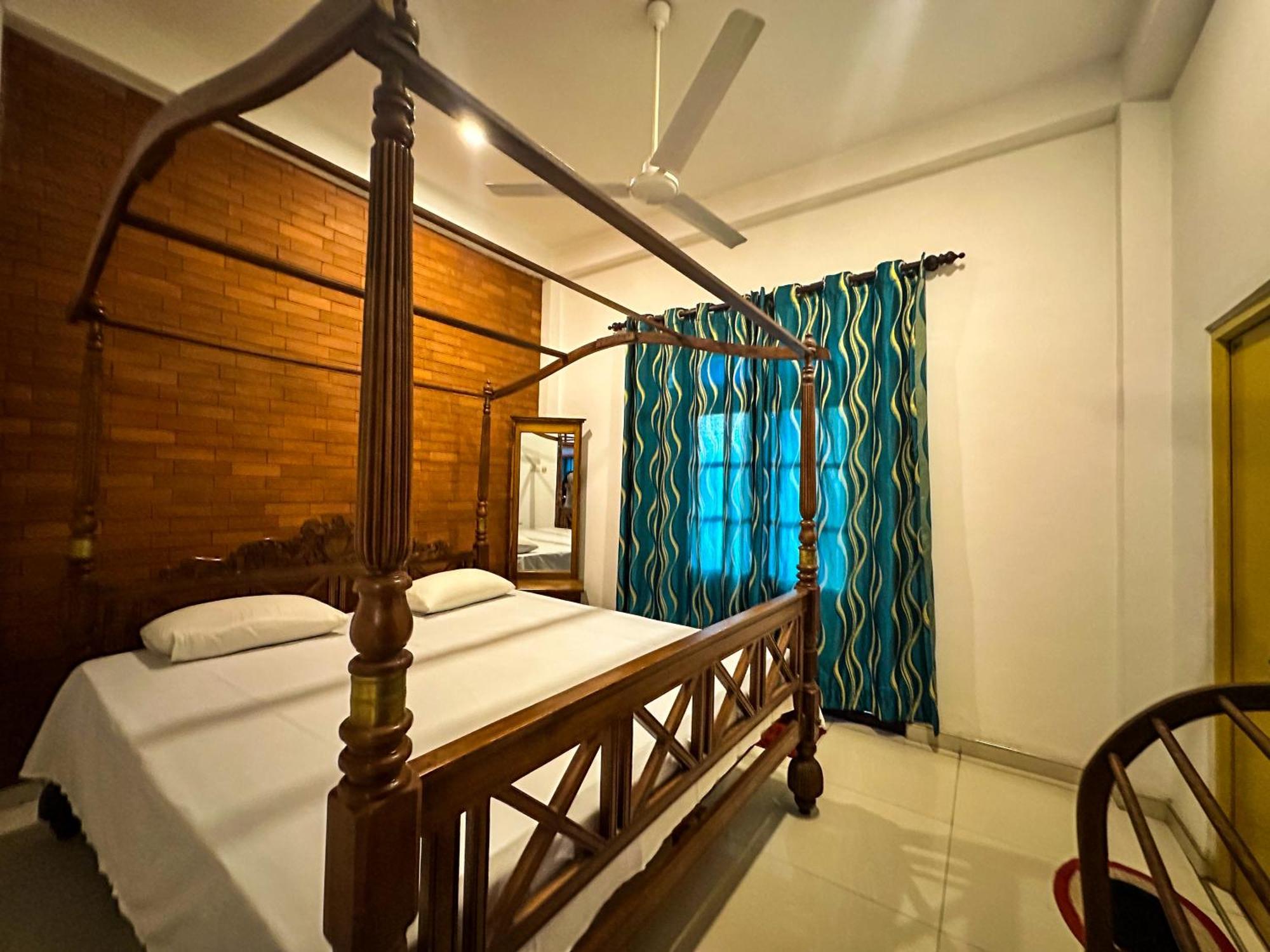 New Panda House Otel Galle Oda fotoğraf